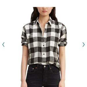 Levi’s Relaxed Button Up Shirt